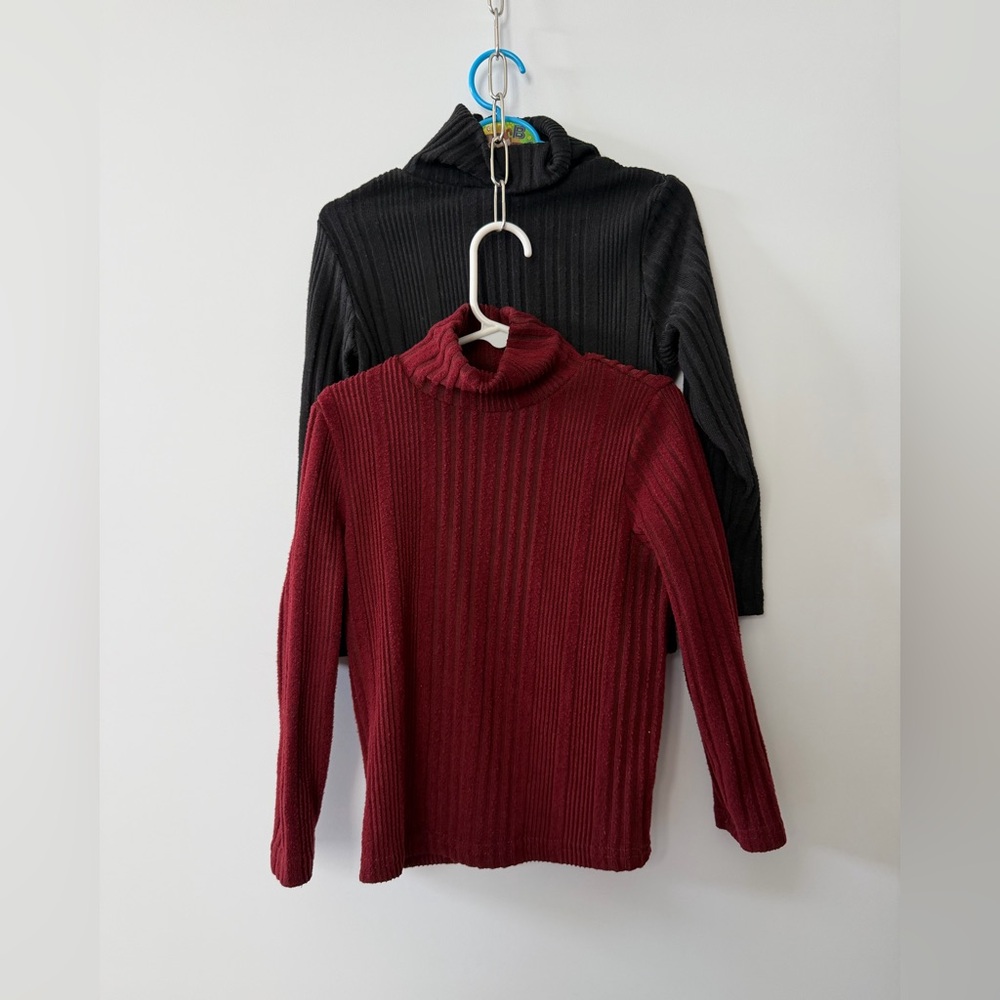 Classic Ribbed Turtleneck Sweater - Burgundy and Black
